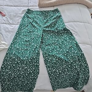 5/$28 Floral Green Wide-Leg Pants